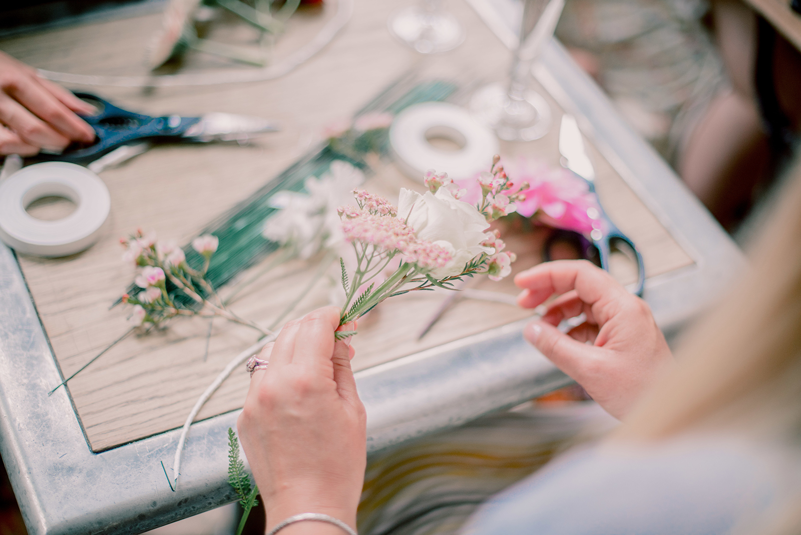 Kreatywne DIY: osobiste upominki ślubne dla Twoich gości